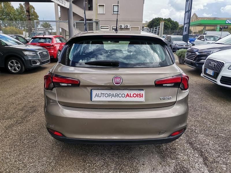 Usata Fiat Tipo Lounge 95 CV (69 kW) 2017 Marrone Berlina
