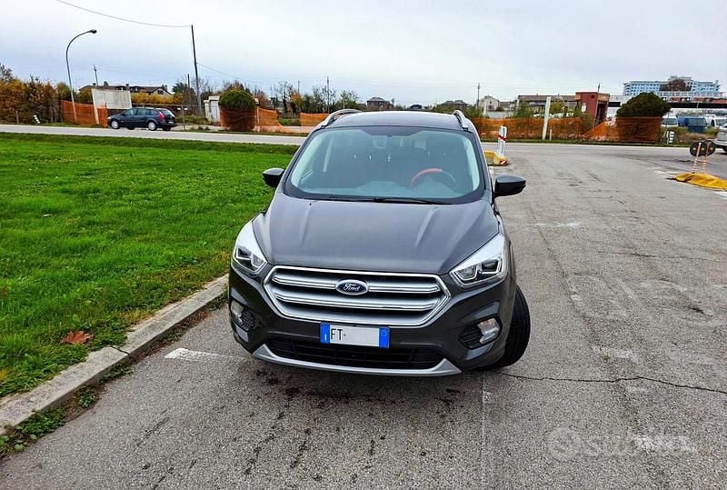 Usata Ford Kuga Titanium 150 CV (110 kW) 2018 Grigio SUV