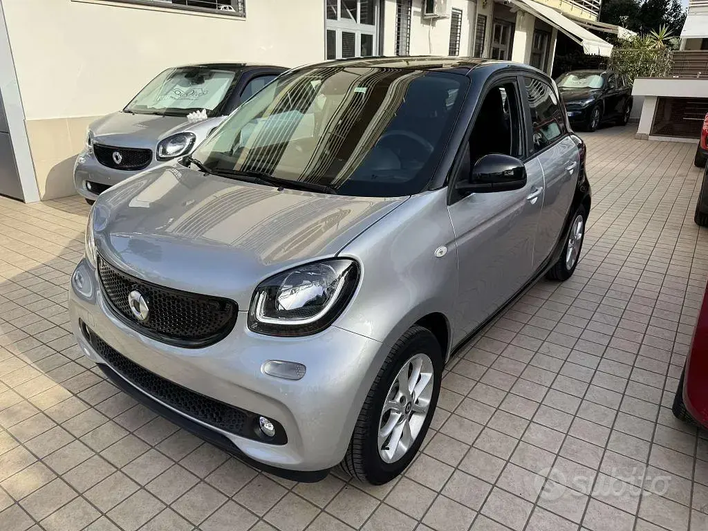 Usata Smart ForFour Passion 71 CV (52 kW) 2017 Grigio Utilitaria