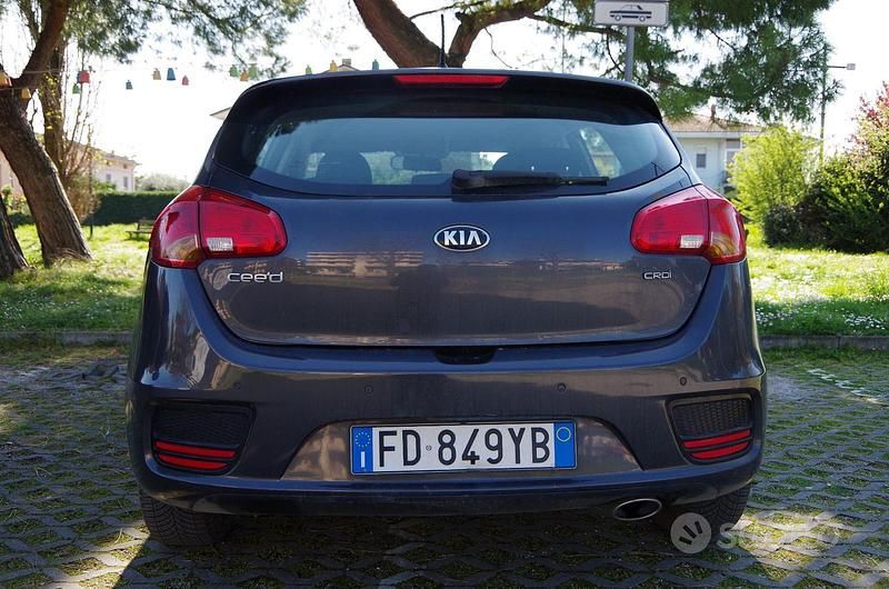 Usata Kia Ceed Active 110 CV (80 kW) 2015 Grigio Utilitaria