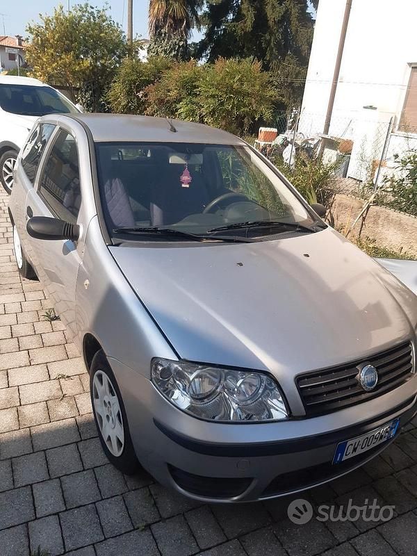 Usata Fiat Punto 60 CV (44 kW) 2005 Grigio Utilitaria