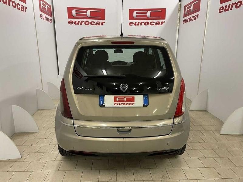 Usata Lancia Musa 90 CV (66 kW) 2008 Oro Monovolume
