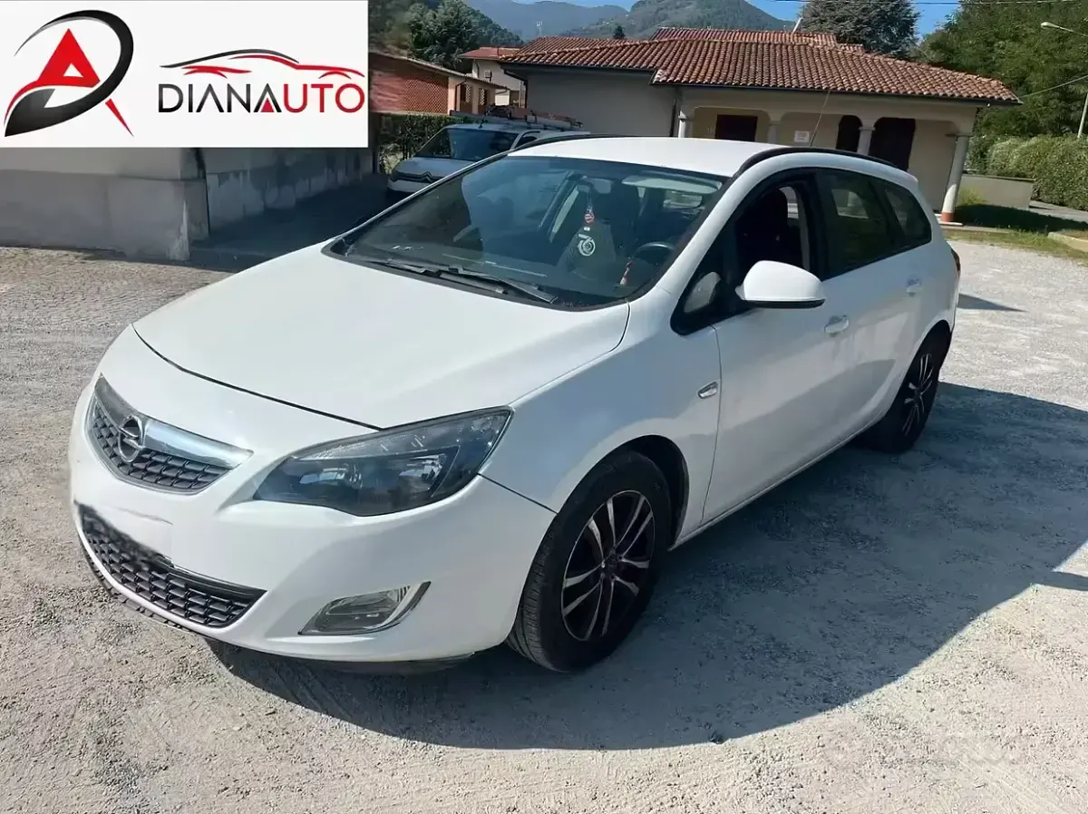 Usata Opel Astra Cosmo 165 CV (121 kW) 2012 Bianco Station wagon