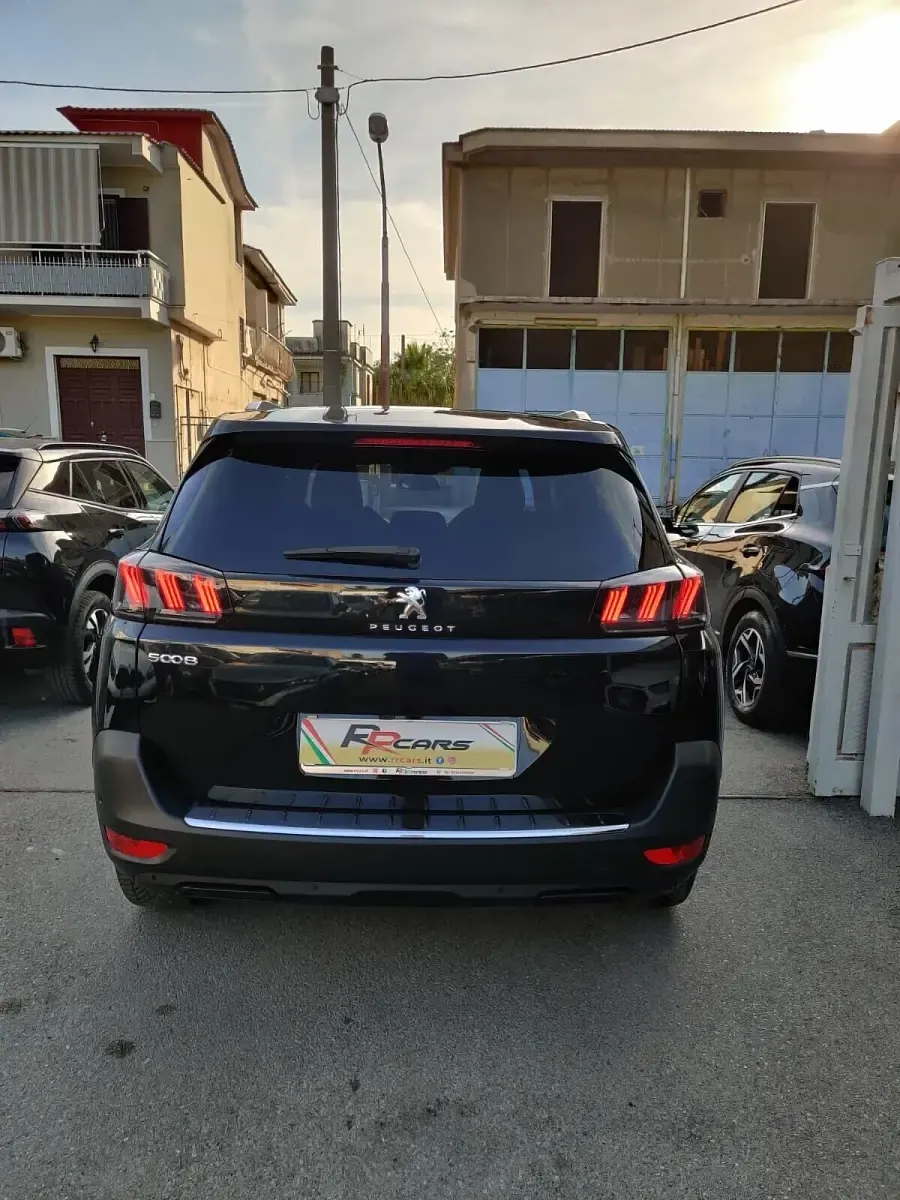 Usata Peugeot 5008 Active 130 CV (95 kW) 2023 Nero SUV