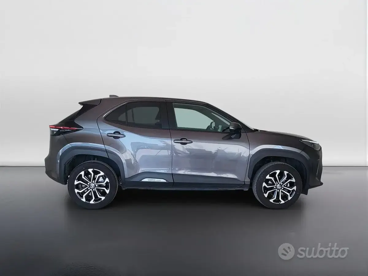 Usata Toyota Yaris Cross Trend 92 CV (67 kW) 2022 Grigio SUV