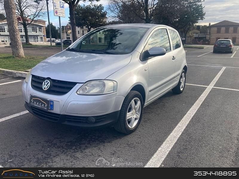 Grigio Usata 2006 VW Fox Utilitaria | 2800 € (Buon prezzo) - Immagine 1/3