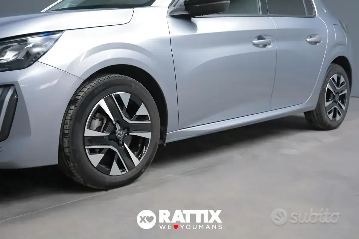 Usata Peugeot 208 Allure 101 CV (74 kW) 2025 Grigio Utilitaria
