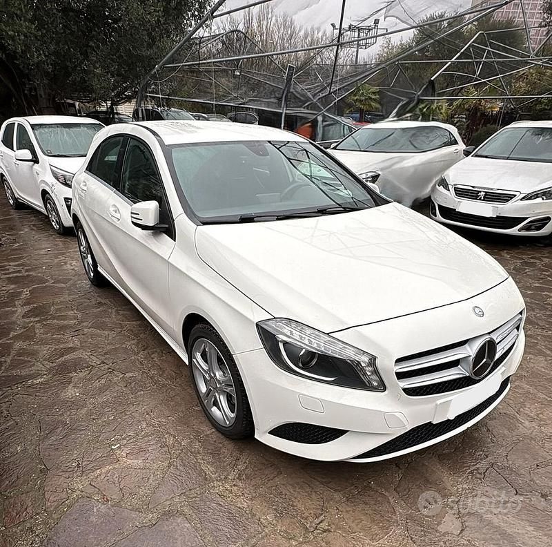 Usata Mercedes A180 Night 108 CV (79 kW) 2014 Bianco Berlina