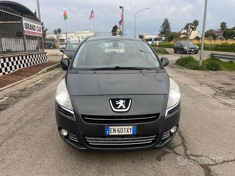 Usata Peugeot 5008 Active 115 CV (84 kW) 2013 Grigio Monovolume
