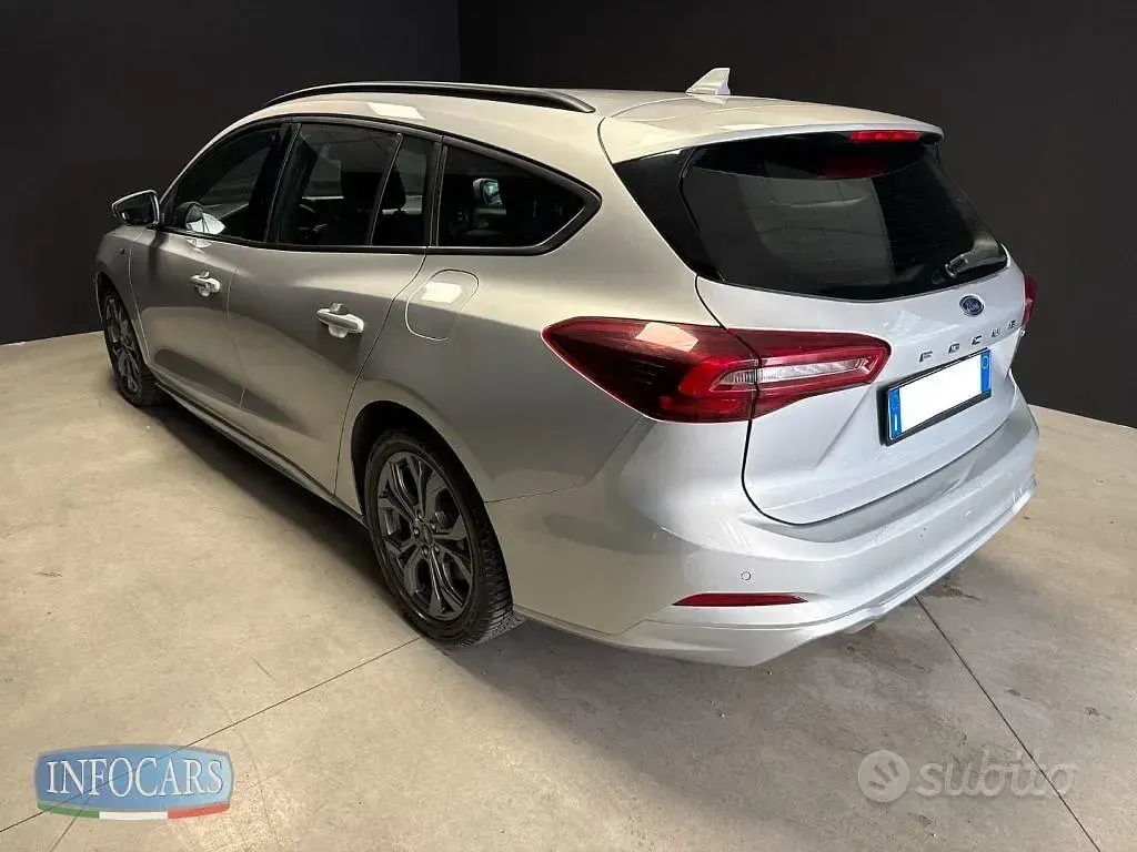 Usata Ford Focus ST-Line 155 CV (114 kW) 2023 Grigio Station wagon