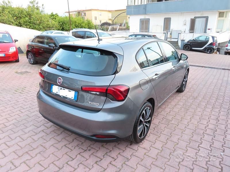 Occasion Fiat Tipo Lounge 95 ch (69 kW) 2018 Gris Berline