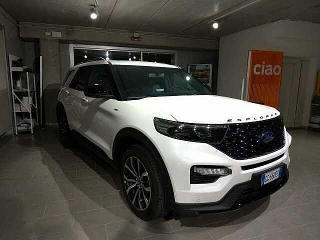 Usata Ford Explorer ST-Line 457 CV (336 kW) 2022 Bianco SUV