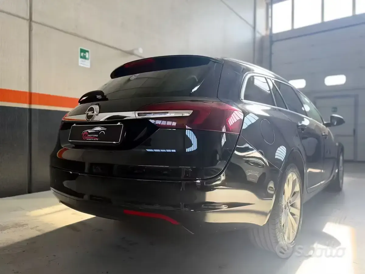 Usata Opel Insignia Cosmo 140 CV (102 kW) 2015 Nero Station wagon