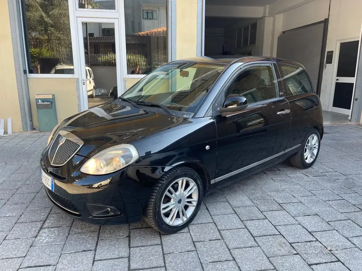 Usata Lancia Ypsilon 69 CV (50 kW) 2011 Utilitaria