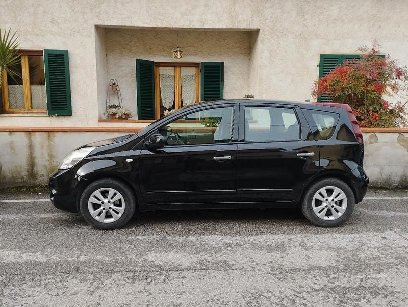Usata Nissan Note 88 CV (64 kW) 2011 Nero Berlina