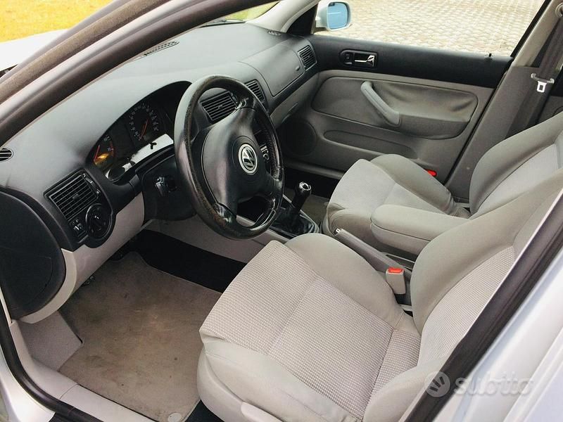 Usata VW Golf III 100 CV (73 kW) 1999 Grigio Berlina