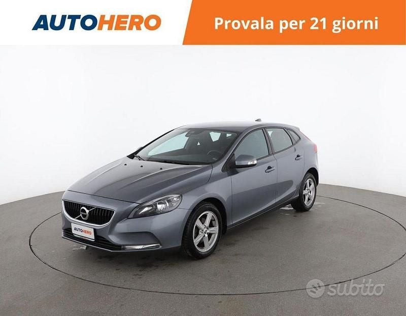 Usata Volvo V40 125 CV (91 kW) 2017 Grigio Berlina