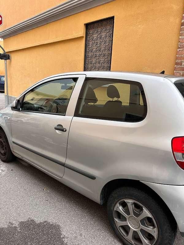 Argento Usata 2007 VW Fox Due volumi | 1900 € (Buon prezzo) - Immagine 1/3