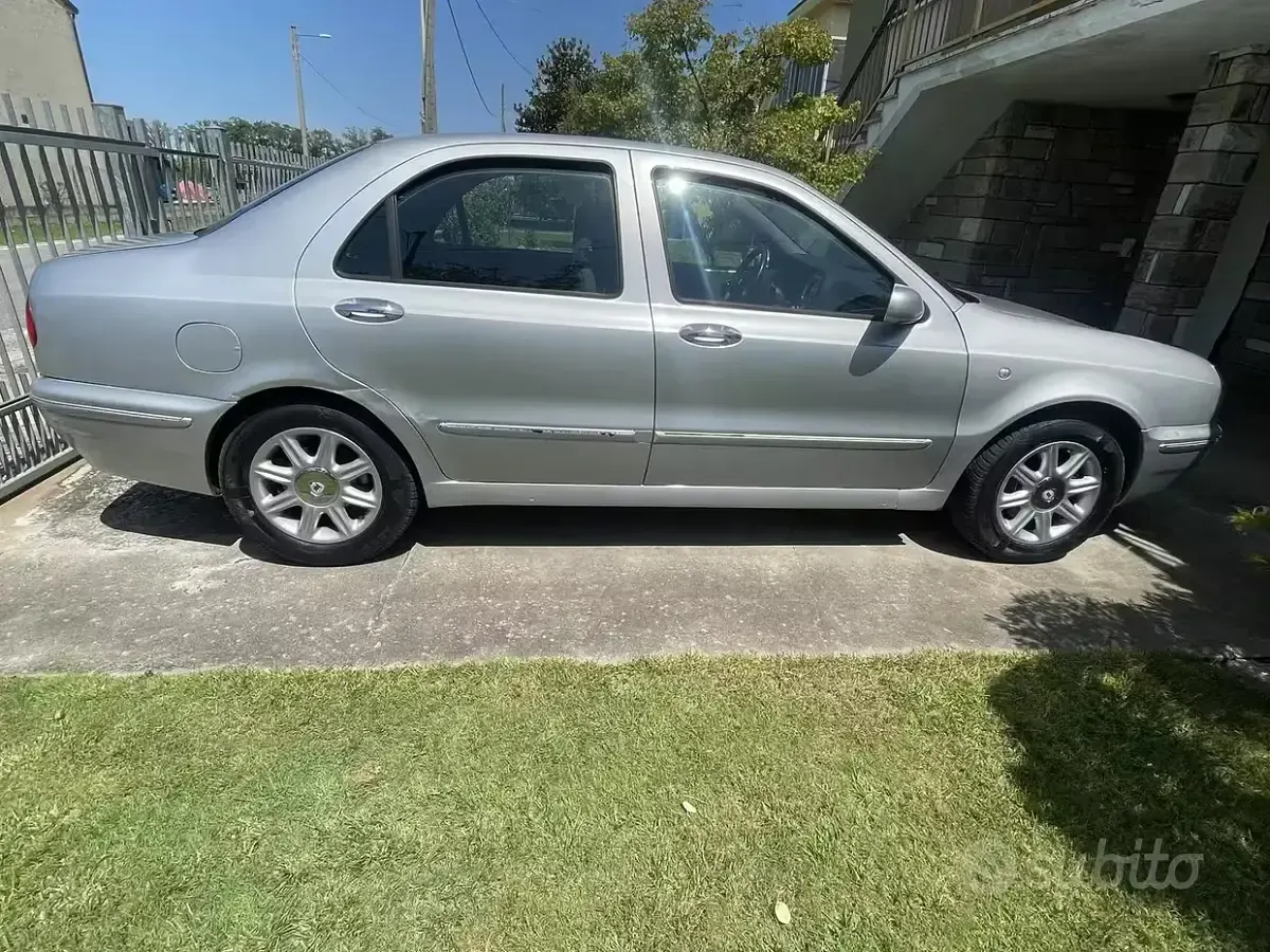 Usata Lancia Lybra 131 CV (96 kW) 2003 Grigio Berlina
