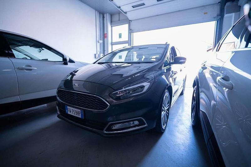 Other Gebraucht 2019 Ford S-MAX Vignale Van / Kleinbus | 17.900 € (Guter Preis) - Bild 1/3