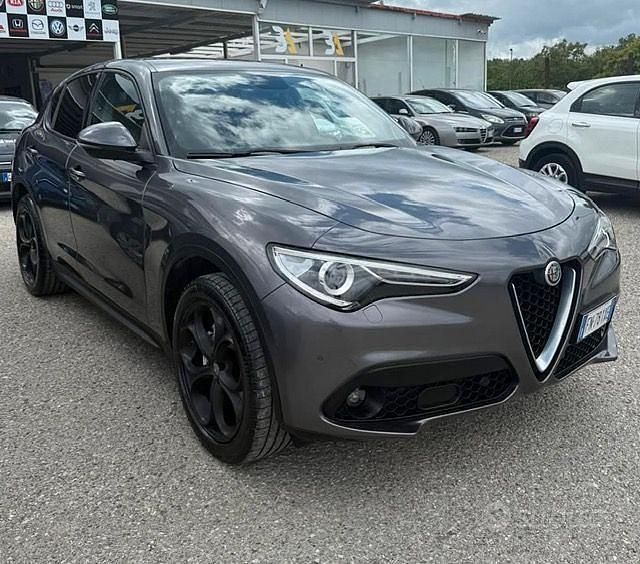 Usata Alfa Romeo Stelvio Super 210 CV (154 kW) 2017 Grigio SUV