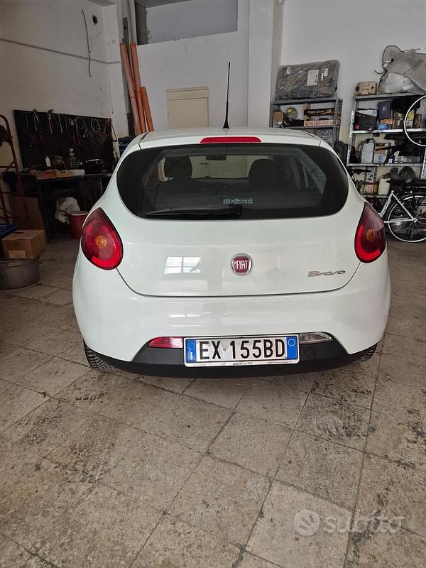 Usata Fiat Bravo Easy 120 CV (88 kW) 2014 Bianco Utilitaria