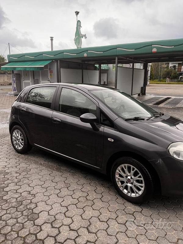 Usata Fiat Punto Evo 69 CV (50 kW) 2011 Grigio Utilitaria