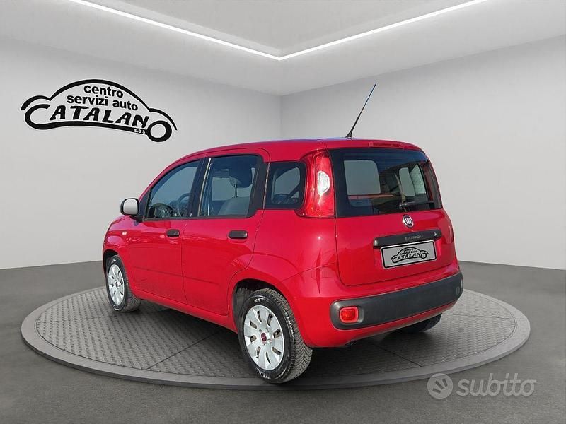 Usata Fiat Panda Lounge 69 CV (50 kW) 2013 Rosso Utilitaria