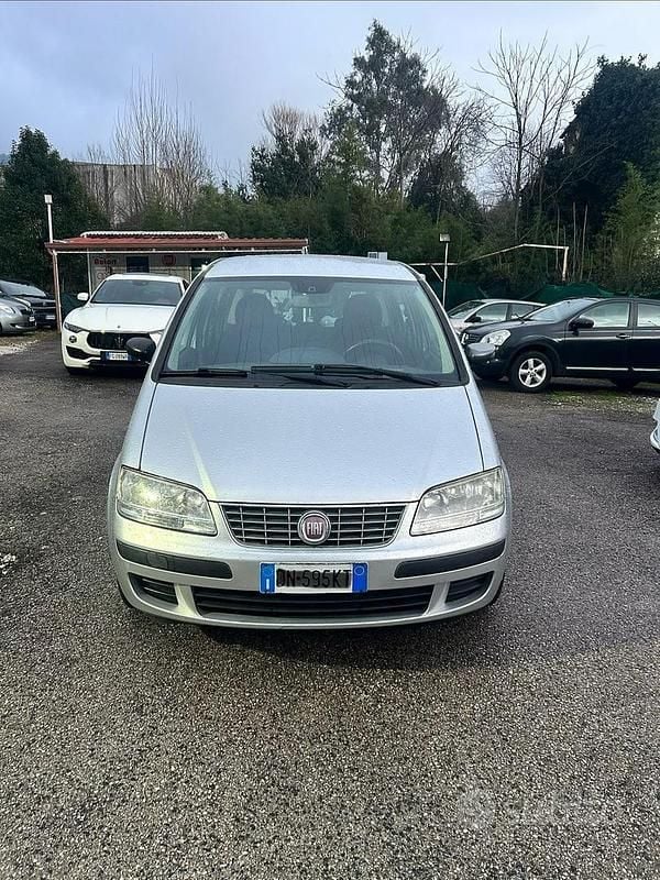 Usata Fiat Idea 70 CV (51 kW) 2008 Grigio Monovolume