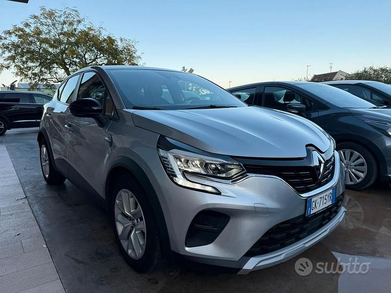 Usata Renault Captur Zen 91 CV (66 kW) 2022 Grigio SUV