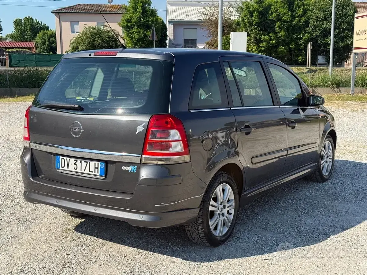 Usata Opel Zafira Cosmo 94 CV (69 kW) 2009 Grigio Monovolume