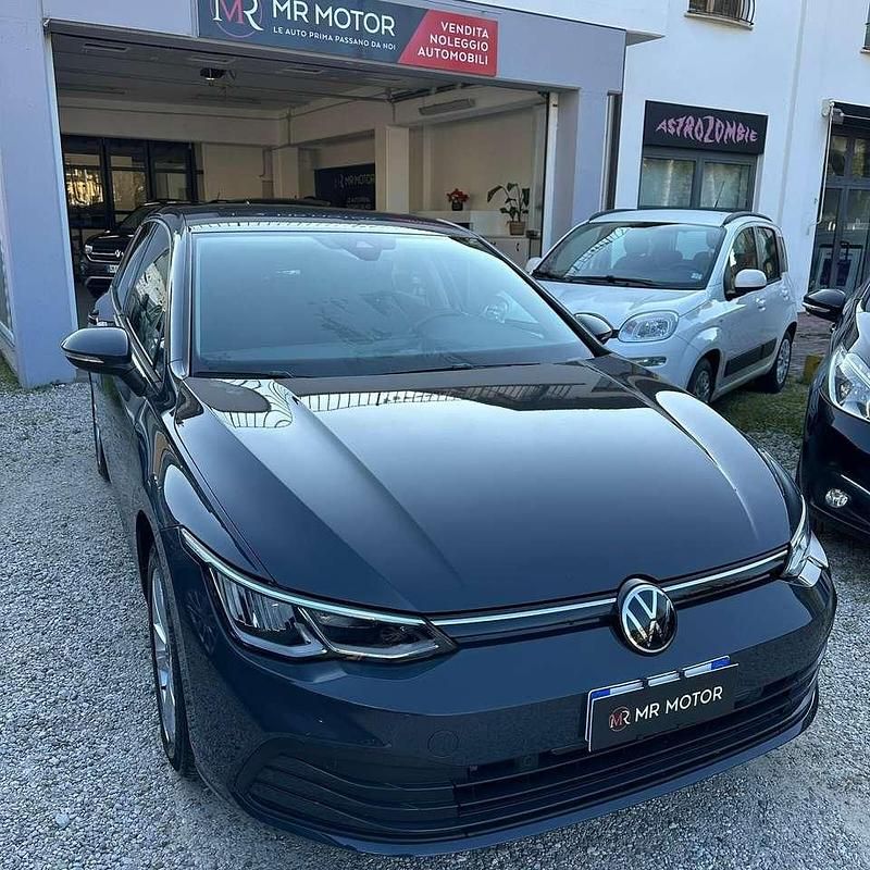 Usata VW Golf VIII Life 131 CV (96 kW) 2022 Grigio Berlina