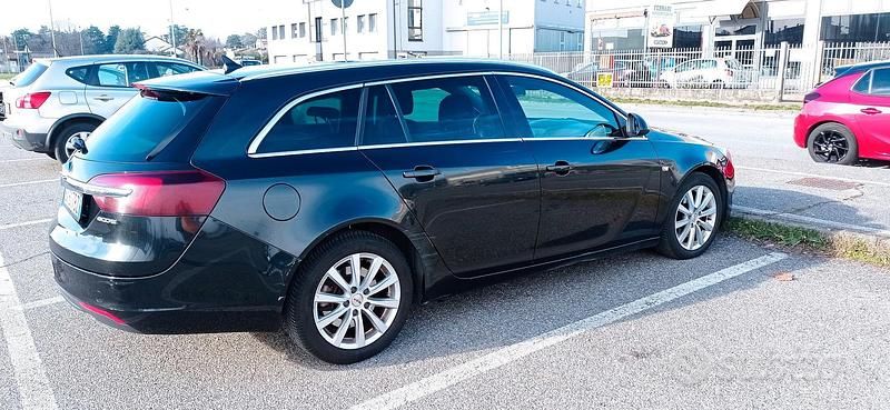 Usata Opel Insignia 131 CV (96 kW) 2015 Nero Station wagon