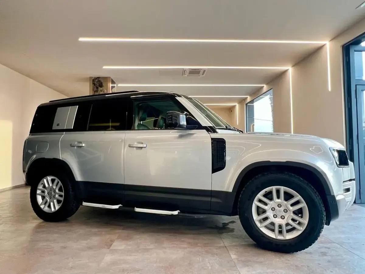 Usata Land Rover Defender SE 200 CV (147 kW) 2021 Grigio SUV