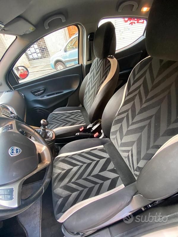 Usata Lancia Ypsilon 69 CV (50 kW) 2016 Bianco Utilitaria