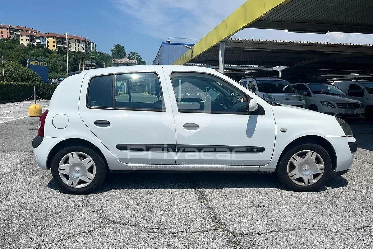 Usata Renault Clio 75 CV (55 kW) 2003 Bianco Utilitaria