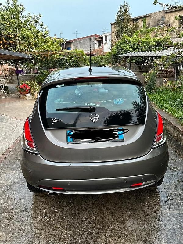 Usata Lancia Ypsilon 95 CV (69 kW) 2016 Grigio Utilitaria