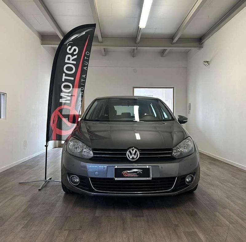 Grigio Usata 2009 VW Golf Highline Tre volumi | 7300 € (Buon prezzo) - Immagine 1/4