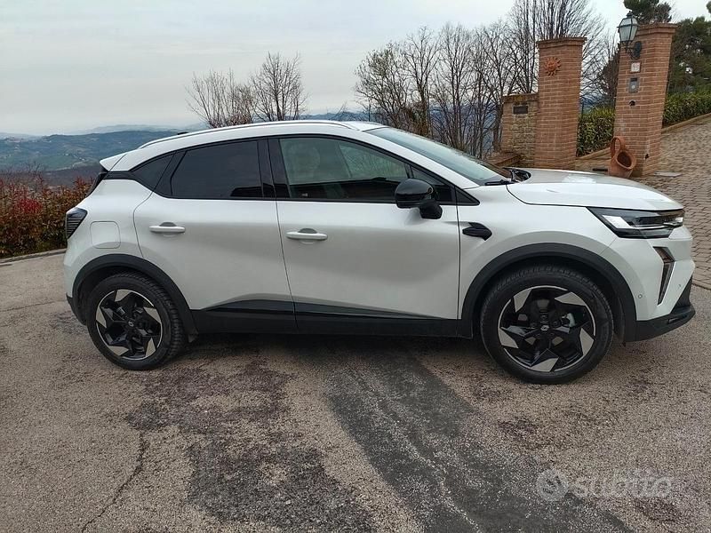 Usata Renault Captur Techno 101 CV (74 kW) 2024 Bianco SUV