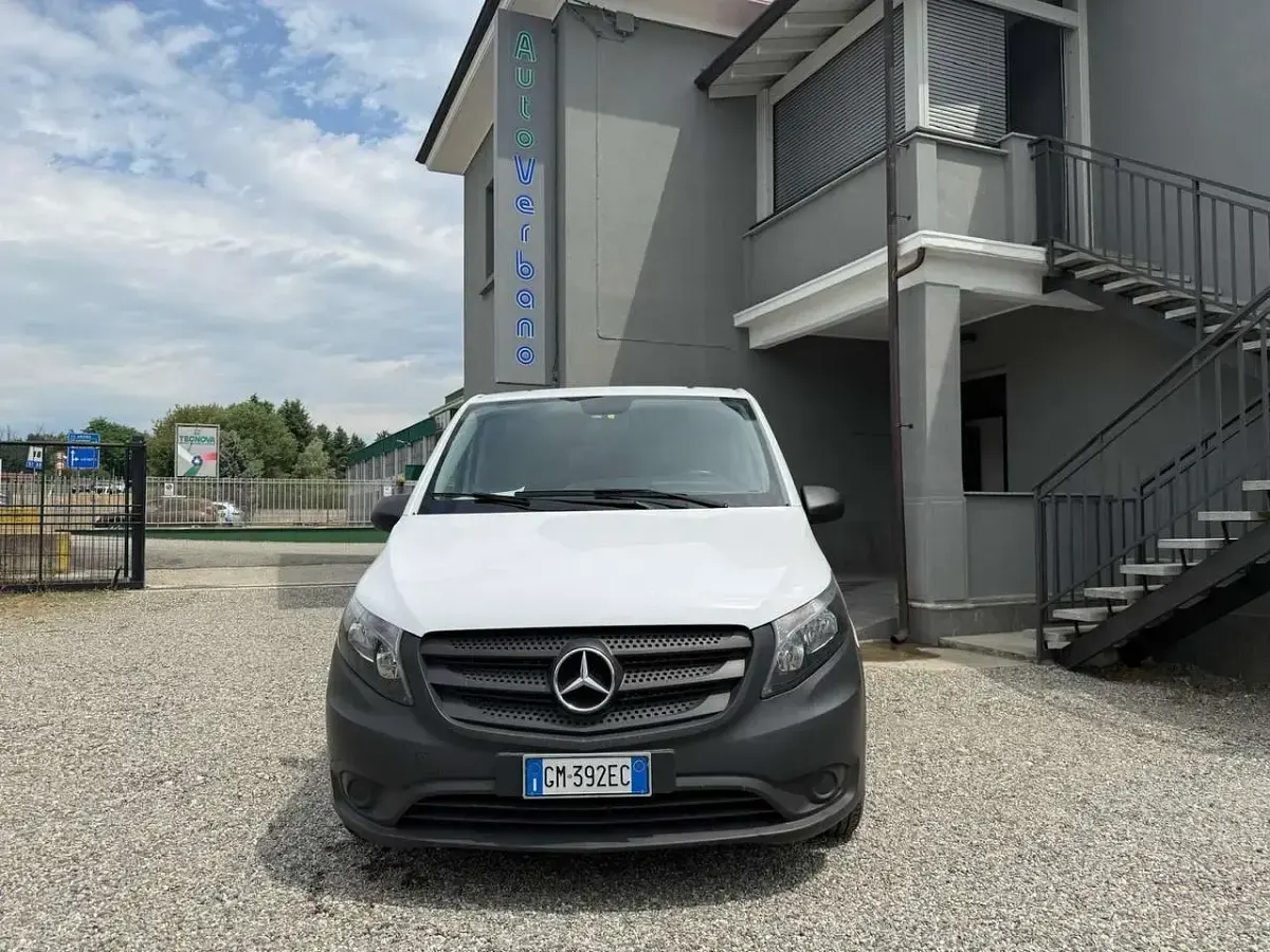 Usata Mercedes Vito 136 CV (100 kW) 2023 Bianco Furgone