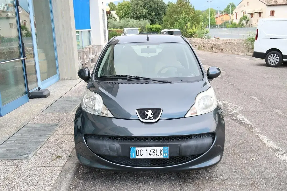 Usata Peugeot 107 68 CV (50 kW) 2006 Grigio Utilitaria
