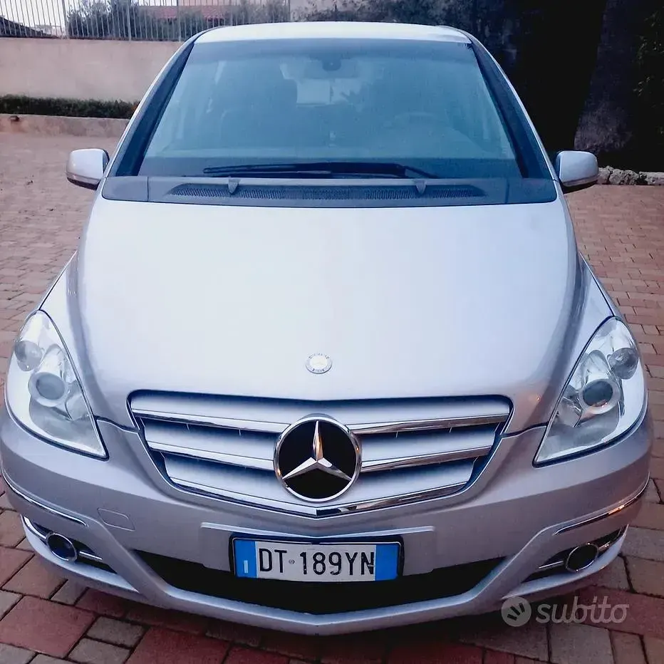 Usata Mercedes B200 140 CV (102 kW) 2009 Grigio Monovolume