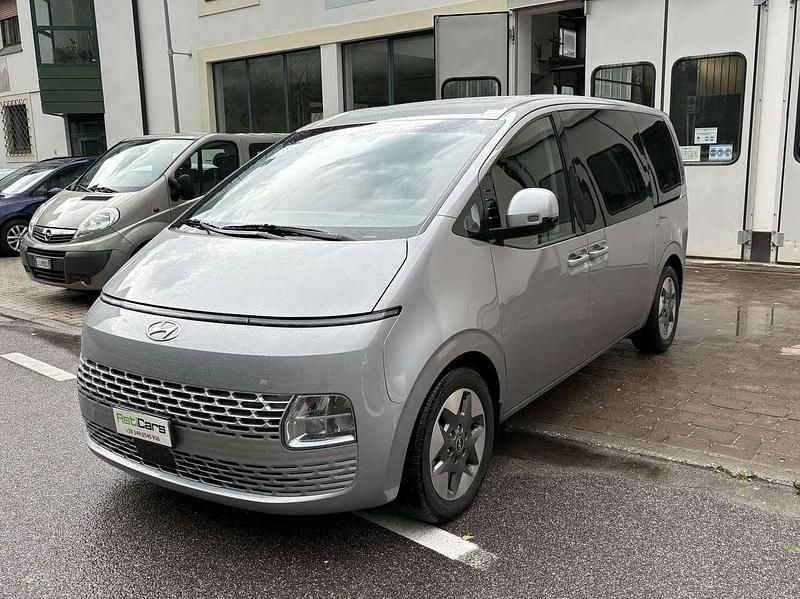 Grigio Usata 2024 Hyundai Staria Trend Monovolume | 42.999 € (Molto cara) - Immagine 1/4
