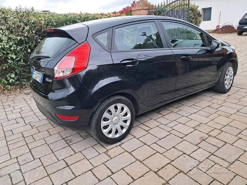 Usata Ford Fiesta Business Edition 75 CV (55 kW) 2016 Nero Berlina