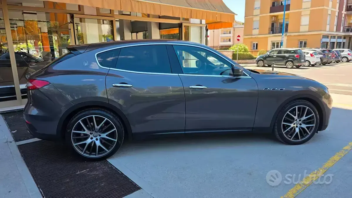 Usata Maserati Levante 250 CV (183 kW) 2018 Marrone SUV