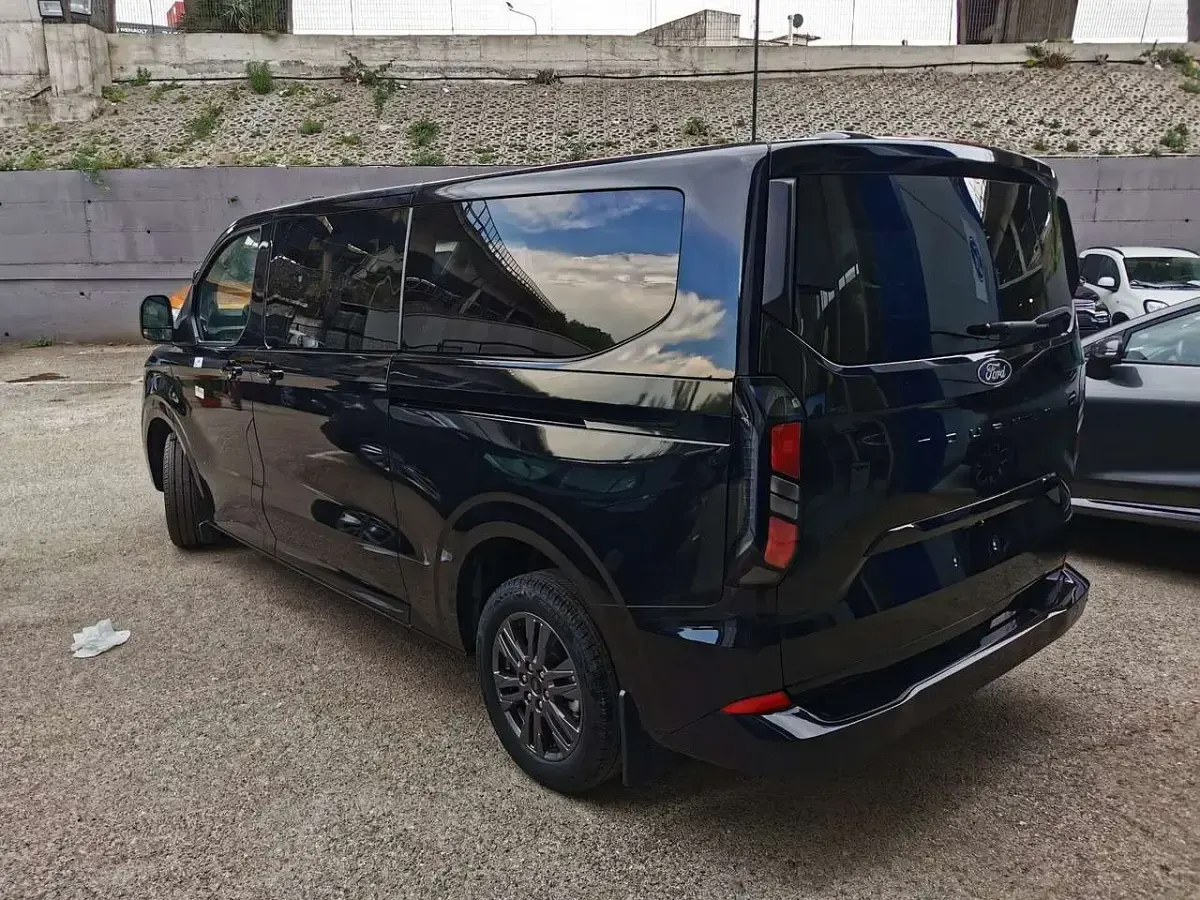 Nuova Ford Tourneo Custom Titanium 170 CV (125 kW) 2026 Nero Furgone
