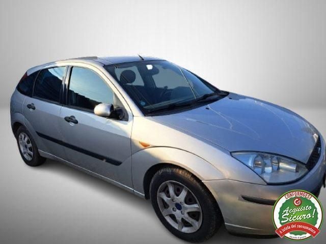 Grigio Usata 2004 Ford Focus Zetec Tre volumi | 700 € (Buon prezzo) - Immagine 1/4