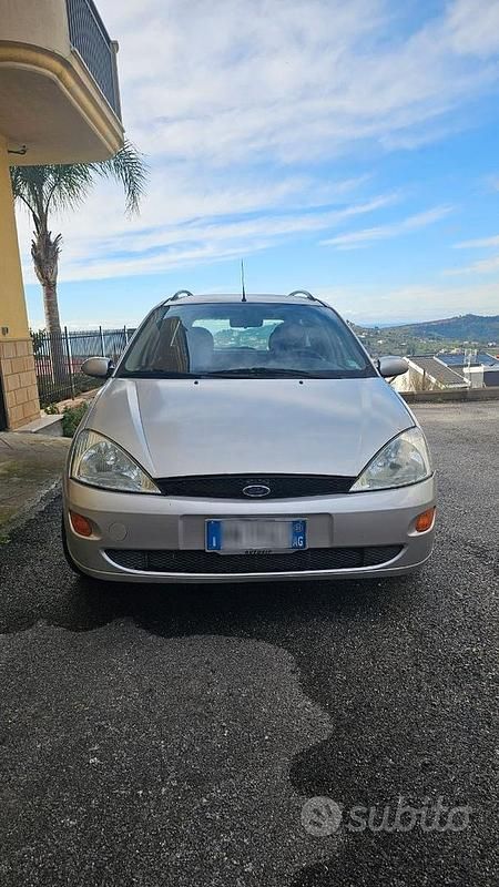 Usata Ford Focus Ambiente 2001 Grigio Station wagon