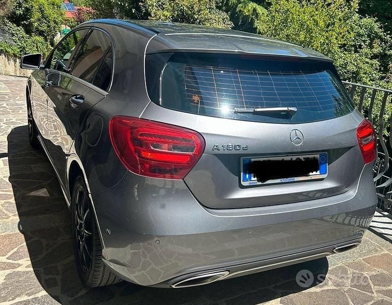 Usata Mercedes A180 108 CV (79 kW) 2016 Grigio Berlina