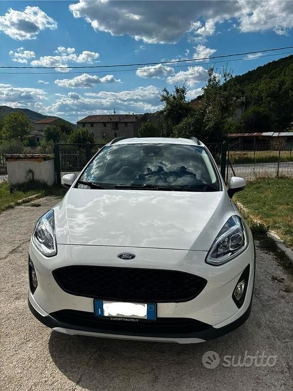 Usata Ford Fiesta Active 86 CV (63 kW) 2019 Bianco Utilitaria